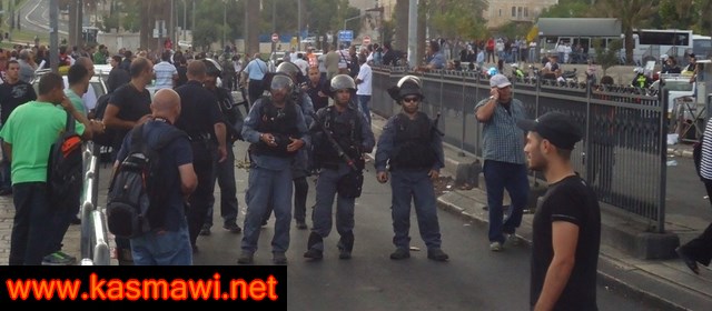  الشرطة تفرق مسيرة باب العمود بخراطيم المياه